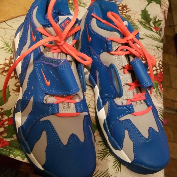 Nikes - Picture 2 of 3